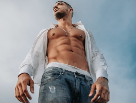 Celebrity Daughter Opens Up About Having Her Eye Color 2